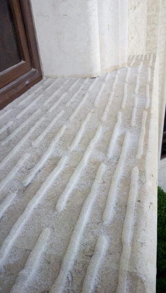 جل طارد للحمام فوق حافة نافذة